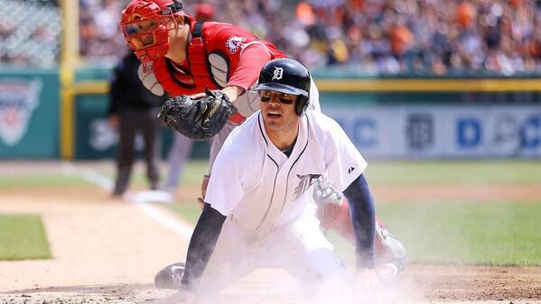MLBONFOX's tweet image. The #Tigers' Ian Kinsler scored on a weird three-error, one-walk play.

WATCH: foxs.pt/Qq3Hyx
