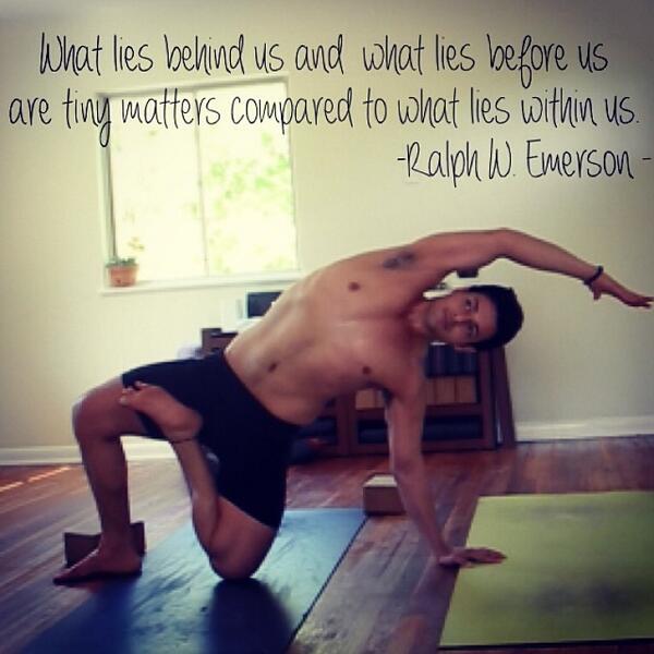 #quotestoliveby #emerson #shineon #radiateyourlight #yoga #blackswanyoga #atxyoga #halflotus #sideplank. by gusta...