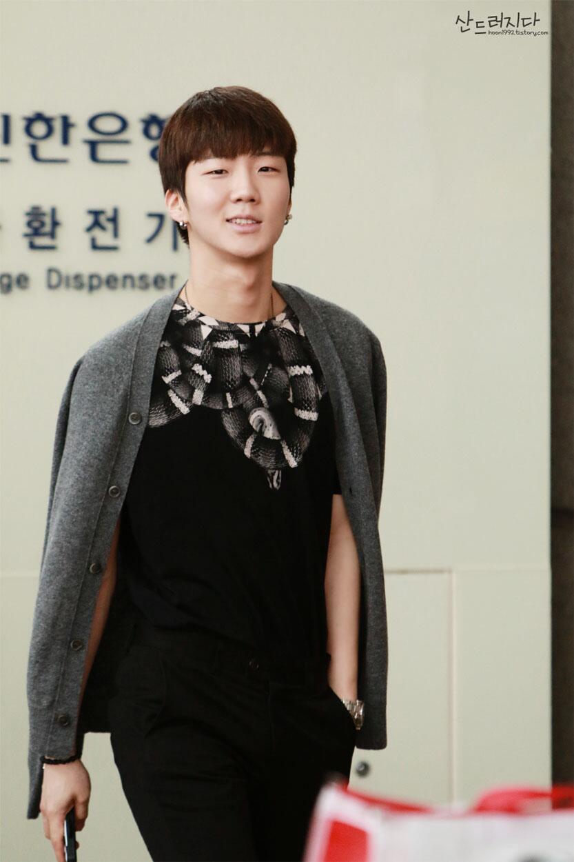 Blu7-tCCQAAm_ey.jpg:large