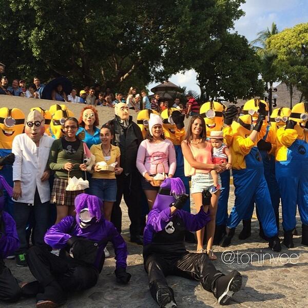 MINlONS's tweet image. ⓒ ☺️✨ With the crew! Easter shenanigans 😊 #minions #despicableme #hudas #semanasanta #buenavistadecuellar #guerre...