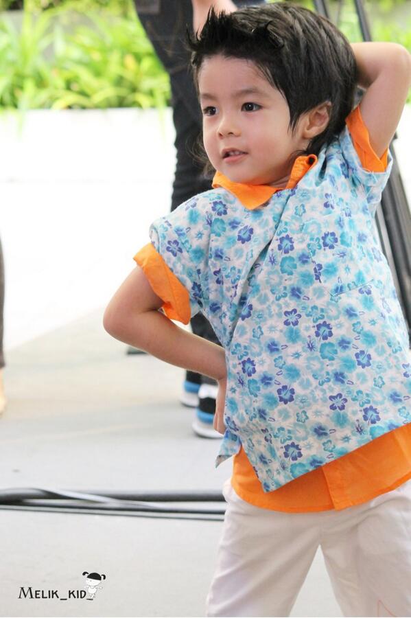 Melik_kid's tweet photo. ใครจะสู้ตัวแสบคนนี้ได้ ดูท่าทางเค้าซะก่อน!! #ยอม
#melik #melik_kid http://t.co/KhZJ14ofOA