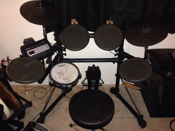 zackkcore's tweet photo. New toy!! #drumset #roland #electricdrumset http://t.co/aSNc85rLQ6