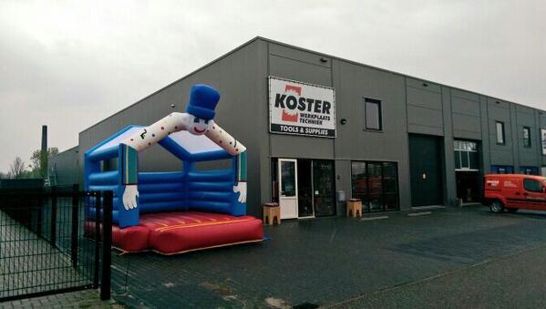 Het springkussen staat klaar voor de #familieopendag #Steenwijk van 11.00-16.00 met <a href="/KOSTERWPT/">Werkplaatstechniek</a> en <a href="/Mafellshop/">Mafell-shop.nl</a>