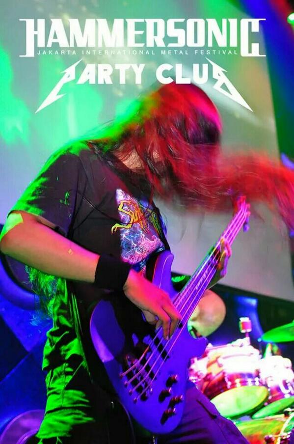 <a href="/Komar_DE/">Agus Komar</a> on stage lastnight