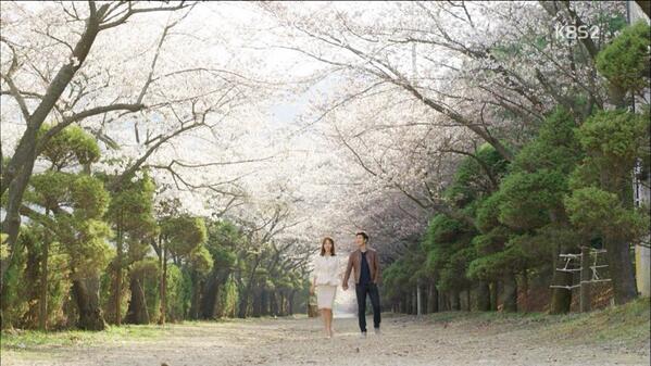 Rex_Diamond's tweet image. [RexDiamond with STAR]

세로와 영원의 아름다운 해피엔딩!
&amp;lt;KBS2 태양은 가득히&amp;gt; 최종회!
장미꽃을 주문한 그녀와 배달온 그,
아름다운 해피엔딩 결말이었습니다.