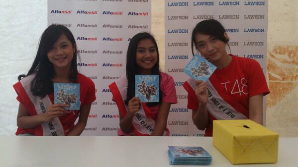 Foto member JKT48 dalam Direct Selling di <a href="/alfamidi_ku/">Alfamidi Ku</a> Banjar Wijaya, Tangerang | <a href="/LawsonIndonesia/">Lawson Indonesia</a>