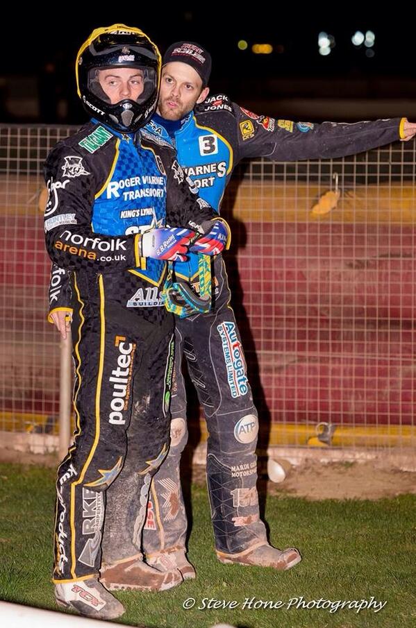 ptjxcl_fdn's tweet photo. Oi I'm talking to you @LewisKerrRacing http://t.co/SqA57cFsTd