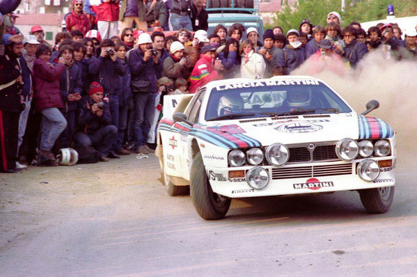 curvasdelado's tweet photo. Lancia 037 cruzando, bonita foto! http://t.co/MmNgnyJ6sp