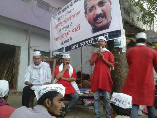 avinashRIN's tweet image. वाराणसी के मण्डूवाडीह नुक्कड़ सभा को सम्बोधित करते आम आदमी &quot;इसबार चलेगी झाड़ू&quot; #Unite4AAP or #ModiSendMeToPak