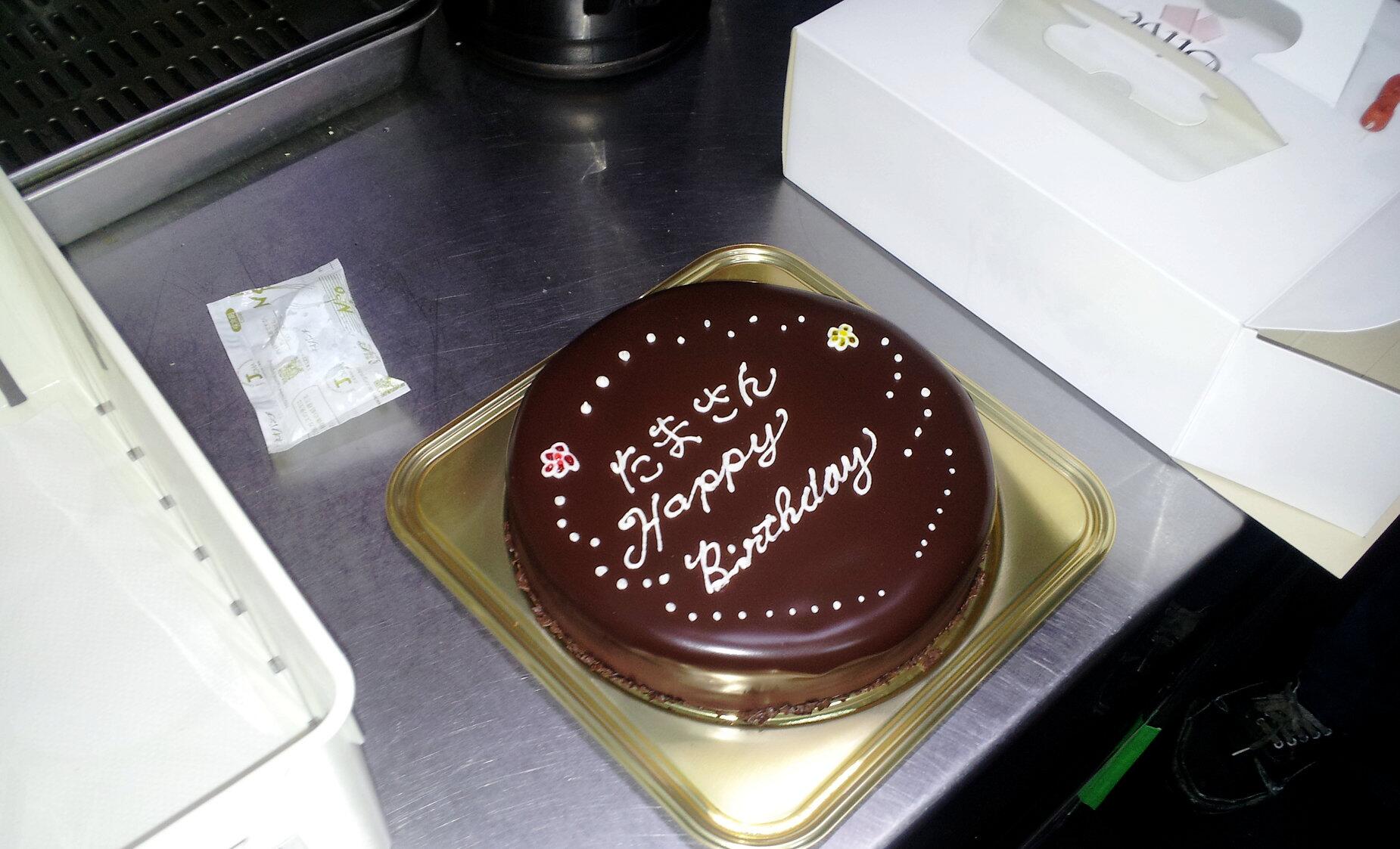 焼そば専門店 突貫亭 本日は当店代表の誕生日でした 沢山のお客様からお祝いのお言葉頂きました ありがとうございます スタッフからは 中吉野のptisserie Olive パティスリー オリーブ さんでケーキを買い プレゼントさせて頂きました Http T Co