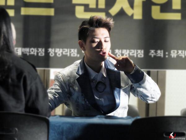 100per_Wherever's tweet photo. [140411 청량리 팬싸인회] 츄우~ 이렇게 귀여워도 되는거야??ㅠㅠ ( @100per_hyukjin ) #백퍼센트 #심장이뛴다 http://t.co/BZ0lhYm8fA