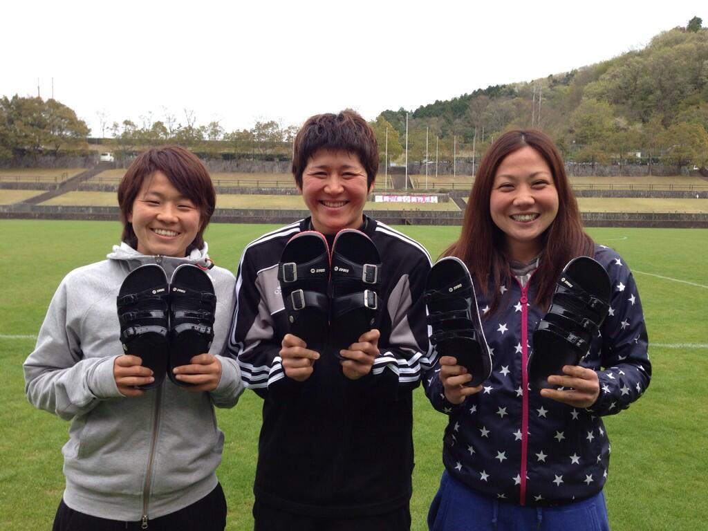 シダスジャパン No Twitter サッカー女子湯郷ベル宮間あや 福元美穂 松岡実希選手とsidas 3dサンダル Http T Co Ccpj8otxw0 Http T Co Antuh6wbqq Twitter