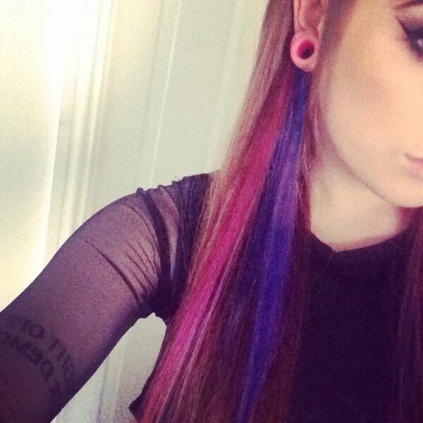 cccconn's tweet photo. Enjoying my stripy hair http://t.co/X1HrXOSIJH