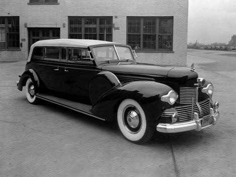 dclimo_network's tweet image. Lincoln K-Series chassis with power from a V-12 engine. Franklin Roosevelt survived an assassination in 1933