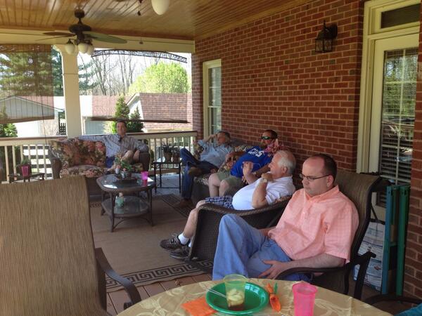 icnurse7's tweet photo. @AdamGreenway @HunterKendell @Brutangel22 watching the hiding of Easter eggs...#EasterEggHunt fun time @hunterHome http://t.co/gDQ7tbpExA