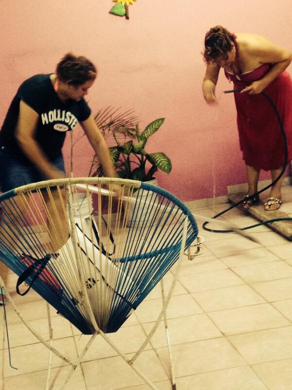 nikkitoscano's tweet photo. Mujeres trabajando!! http://t.co/cQ7qipmblF