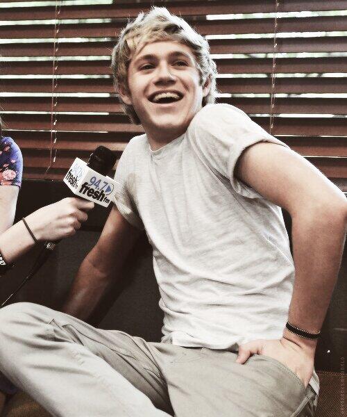 Directione1D1's tweet image. my gazela saltitante :33 tee amoo muiitoo