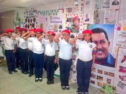 27Lucille's tweet photo. ¿Yusnaby en el colegio te mandaban a hacer así a Fidel y su combo? -> http://t.co/pwlkQw03cE @Yusnaby