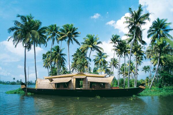 escapeagencyfr's tweet photo. For India First Timers: http://t.co/4YpKAt99wu! Check out @IndiaTravelGuid for the perfect trip #dreamtrip #Kerala http://t.co/hsRGe5Rxkk