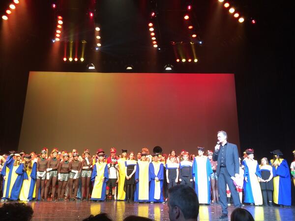 Grandioze voorstelling Cirque Bernard,revue 100 jaar Bernardinuscollege,met 22 sketches zang,dans,clowns,acrobatiek