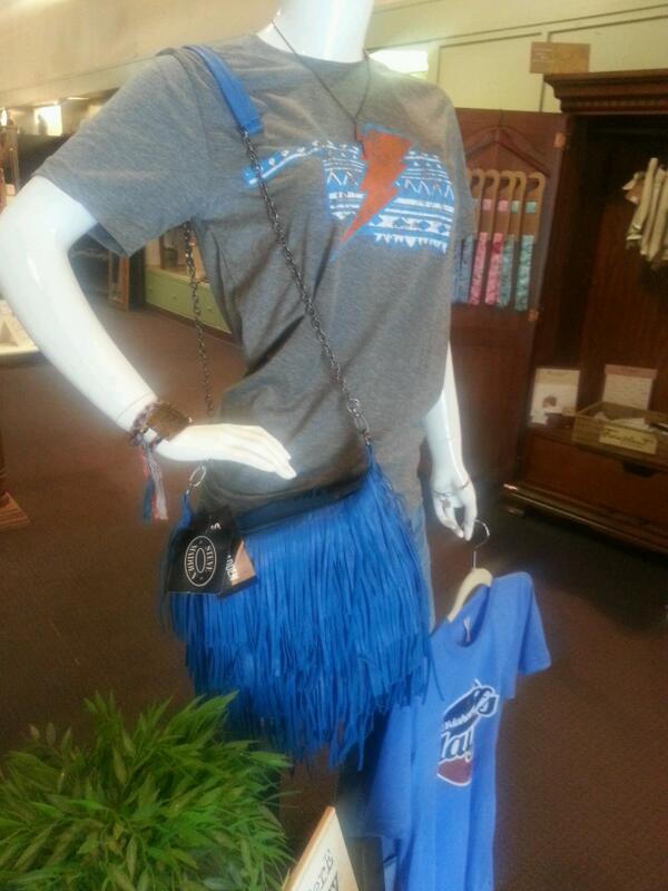 ENC_ada's tweet image. Check out this Steve Madden fringe handbag. ..IN THUNDER BLUE! #stylinmythundergames #shutup!  :)