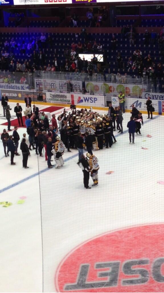 På väg hem från Karlstad. 
Grattis SAIK!