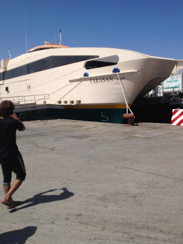 صوره العباره في ميناء فرسان