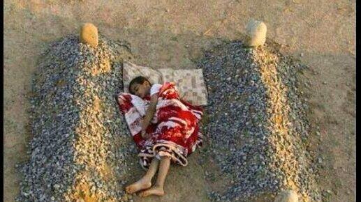 RahmatSidik18's tweet photo. Apa yg kalian rasakan sast melihat foto anak kecil ini.... http://t.co/lrqZgIu5KC