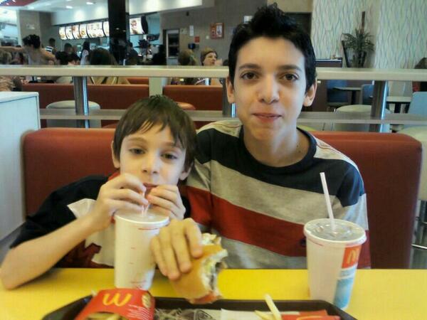 GabiTCampos's tweet photo. Contentos y concentrados!Hermosos! http://t.co/muj4RSQxzZ