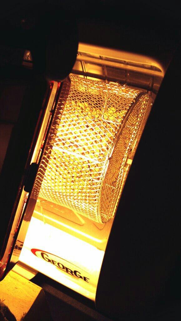 smallscoffee's tweet photo. Coffee roasting #smallscoffee http://t.co/E7kUMMBdbX
