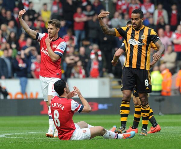 Arsenal's tweet photo. The boss on #Arsenal's win, @AaronRamsey, @MesutOzil1088 ... and @m8arteta's missing tooth! http://t.co/TbJYFV84wZ http://t.co/gOmqTT12cn