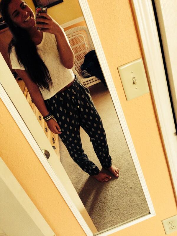 kmcmartens's tweet image. this was my ootd #hipster #flowypants #swag #hashtag #noshoes #