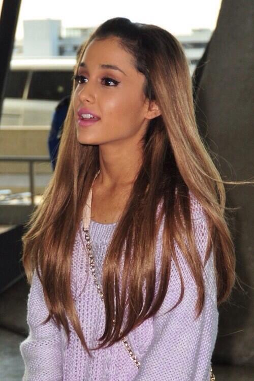 milkcnookies's tweet image. she is stunning ! 🙊 #5DaysUntilProblem