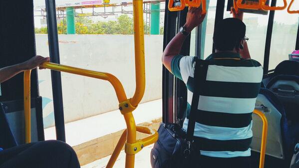 AfshaJayapal's tweet image. When the AC doesn't work, we travel #BombayLocal style #Bus #Bangalore #vscocam
