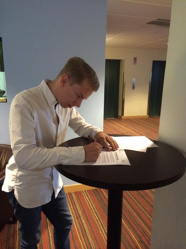 mathiashagert's tweet image. Lika laddad som Persbrandt är på annat, lika laddad är jag på innebandy. Ny klubbadress. #DIF