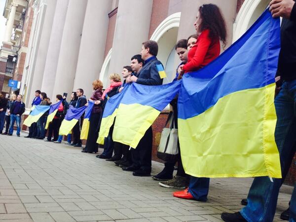 Самооборона Бердянска "предупредила" заезжих сепаратистов, раскрасив памятник Ленину - Цензор.НЕТ 892