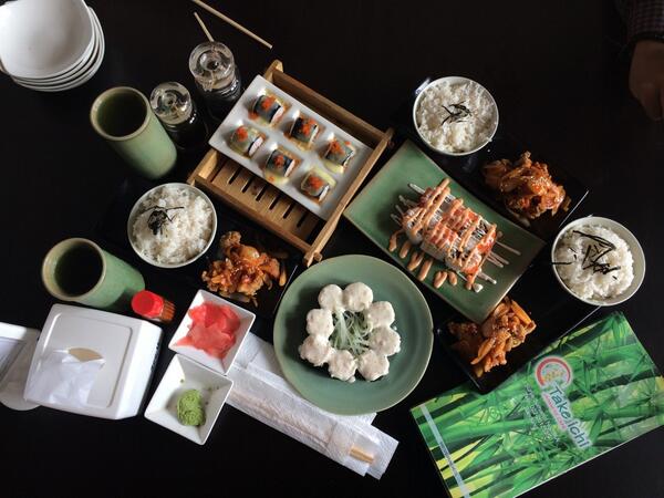 Selamat makann geng! <a href="/nadiakwdr/">Nadia Karini W</a> <a href="/destifujiani/">Desti Fujiani</a> <a href="/Silvaprilavania/">Silva Aprila Vania</a> <a href="/IRSYAAD_P/">IR$YAADPARDIAWAN</a> <a href="/takeichi_/">Take Ichi</a>