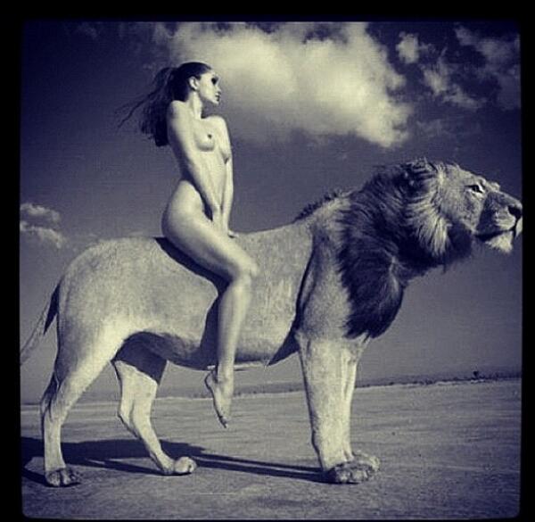 jennajameson's tweet photo. I wanna go for a ride @bigwood 🐴 http://t.co/Tzi4P2W9l4