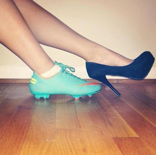 Frases_Futbol's tweet photo. Mujer, esto no te quita feminidad, al revés, te hace más sexy. http://t.co/dIQSrRTA99