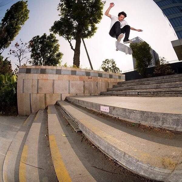 kruxtrucks's tweet photo. #KruxTrucks Pro @cairofoster with a solid nollie flip in the May issue of @transworldskate Photo: Chami #cairofoster http://t.co/UjfrUYRG13