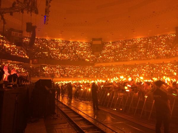 カザカザネ オレンジリウム めちゃくちゃ綺麗 お疲れ様でした Rt Captain Mogra 本日はでんぱ組 Inc 武道館公演にお越し頂きありがとうございました 舞台スタッフ Amp 関係各社の皆様への感謝と メンバーも言っていましたが この場 Http T Co