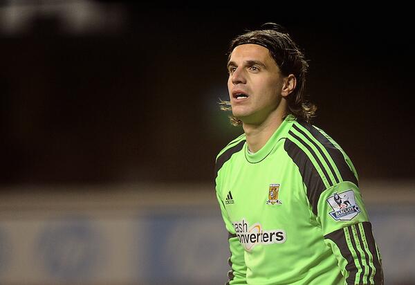 HullCity's tweet photo. Eldin Jakupovic is making his #BPL debut at Old Trafford tonight #GoodLuckEldin #UTT http://t.co/oQ6UbeLOng