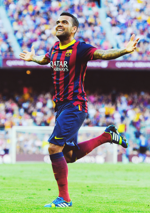 MotivacionesF's tweet photo. Hoy es el cumpleaños #31 de Dani Alves ¡Felicitaciones! http://t.co/lp7JjeR8QQ