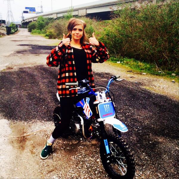 RhiAmyBruce's tweet photo. #motorcross #pitbike http://t.co/O0YpTYFSD2