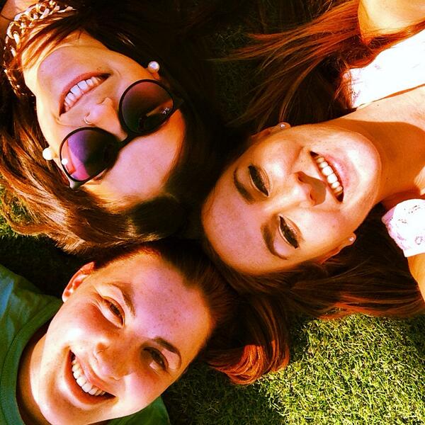 laura___paez's tweet photo. Trio perfecto... Jajaja @Lauraotero93 @marimiranda6 http://t.co/4vdEBeJxRO