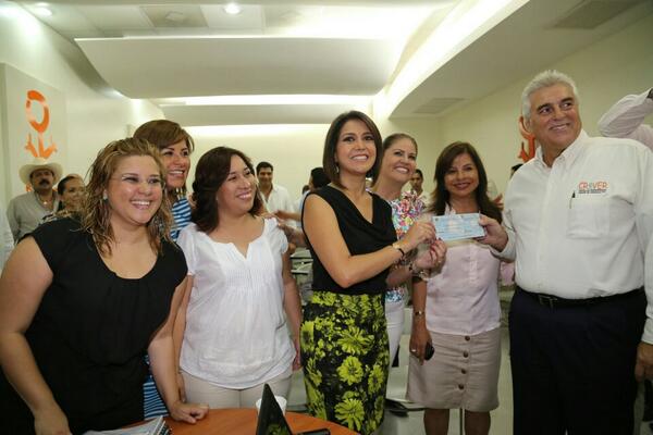 GLPANVer's tweet photo. Diputados del Congreso Local, hicieron una aportación económica al #CRIVER @anacristinalede #Veracruz http://t.co/TQbsZlr8iN