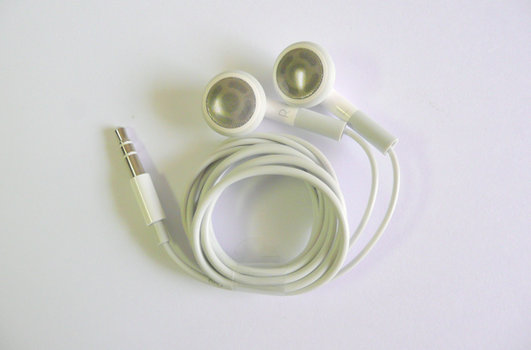 Minyanville's tweet photo. Amazing Apple Product Doesn't Actually Exist:
http://t.co/i8R7WQ1PgF
#Apple $AAPL #EarPods http://t.co/QFHpOg40lT