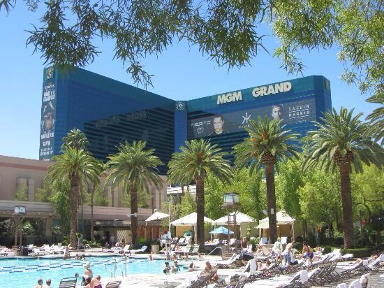 Looking forward to this tomorrow🍹☀️ Happy Friday <a href="/JessECorcoran/">Jess Corcoran</a> <a href="/meaghan_rogers/">Meaghan Rogers</a> <a href="/EfaSmith/">Aoife Smith</a> <a href="/ClaireSmith1987/">Claire Smith</a>