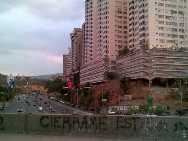 jrbriceno's tweet image. Situación de la Autop. Prados del Este. #6My 5:30pm #baruta #MIRANDA #Caracas @traficovv