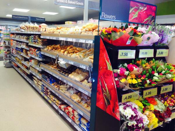 Grovehillexp's tweet photo. Hemel: please welcome your shiny new @WarnersEnd express store http://t.co/NJBvZwj3Zr”